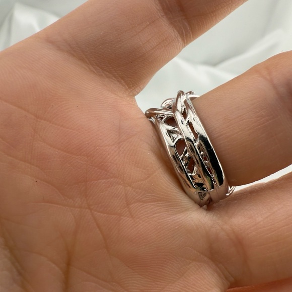 Anthropologie Elegant Silver and Blue Floral Ring - Picture 6 of 8